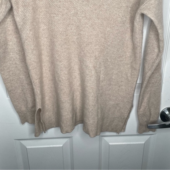 Lord & Taylor 100% Cashmere Sweater V neck Pullover Comfy Cozy in Beige L - Picture 4 of 10